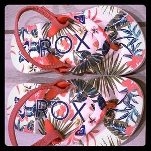 Like new ROXY flip flops with back elastic band